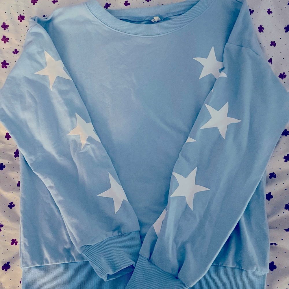 medium preppy light blue star crewneck